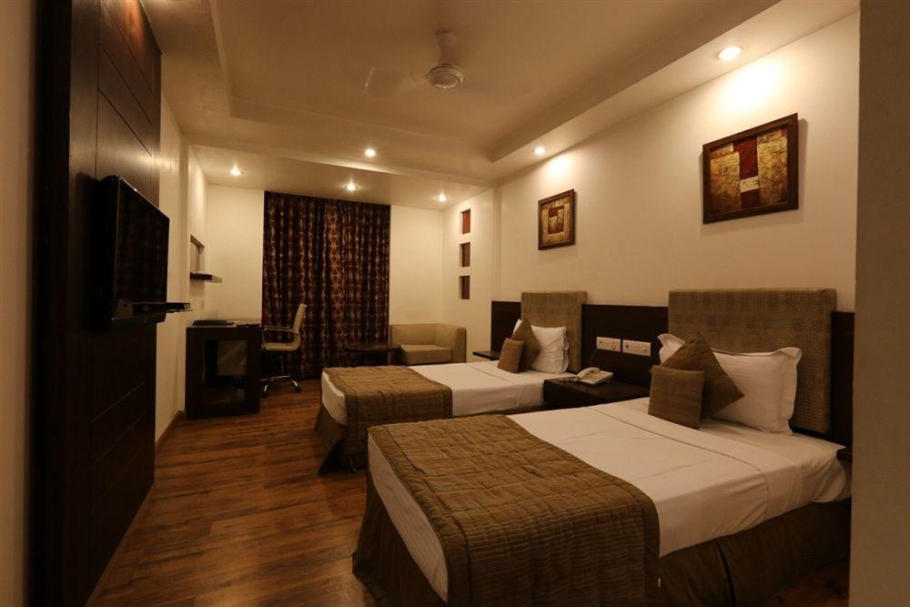 Hotel Le Roi Near New Delhi Railway Station Exteriör bild