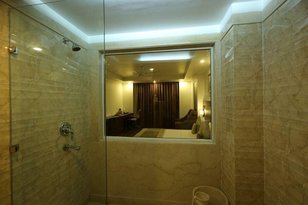 Hotel Le Roi Near New Delhi Railway Station Exteriör bild