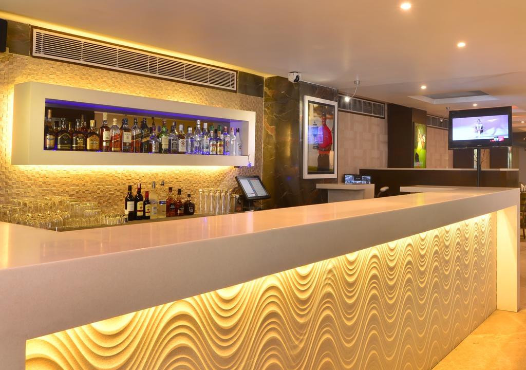 Hotel Le Roi Near New Delhi Railway Station Exteriör bild