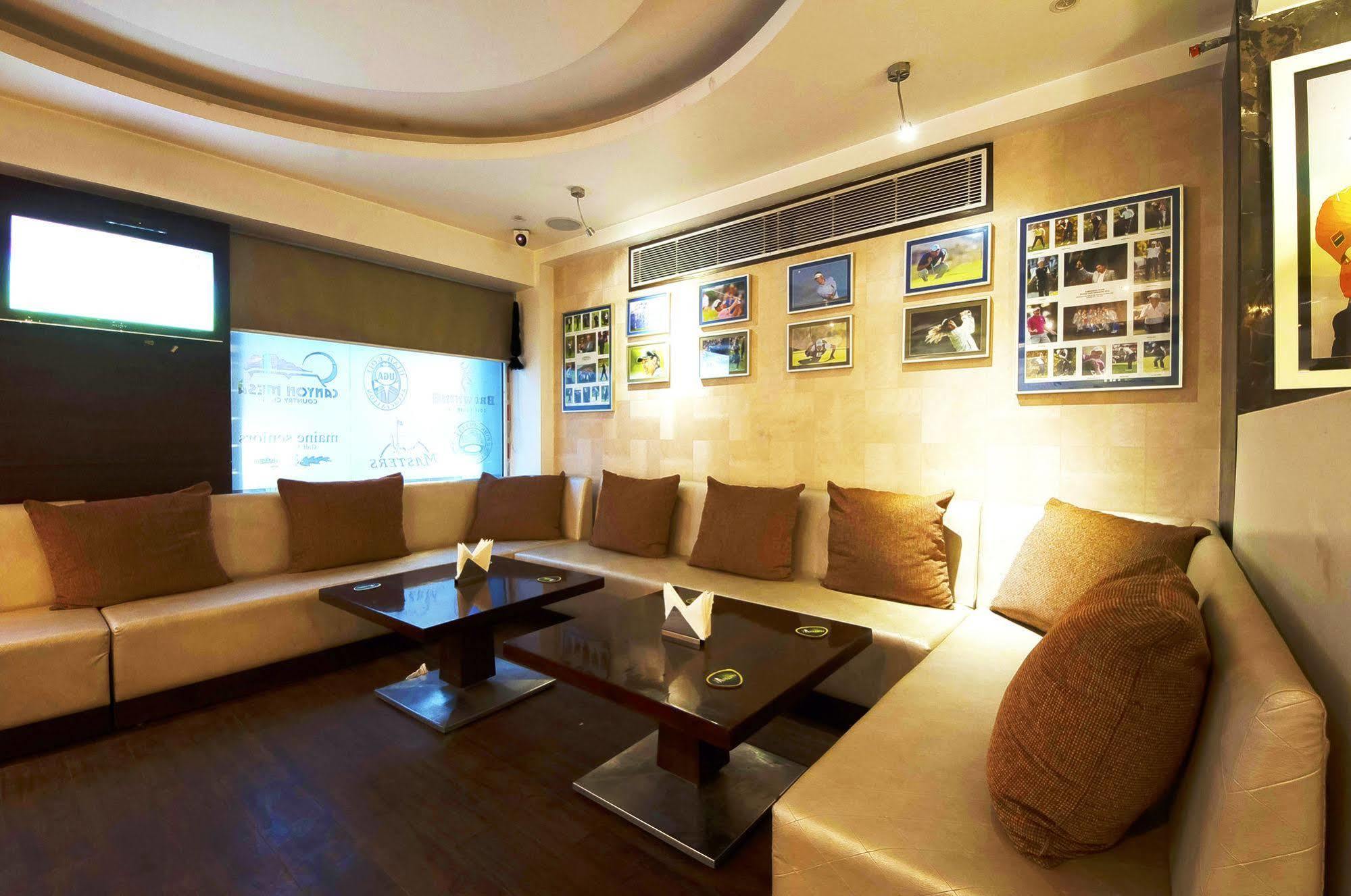 Hotel Le Roi Near New Delhi Railway Station Exteriör bild