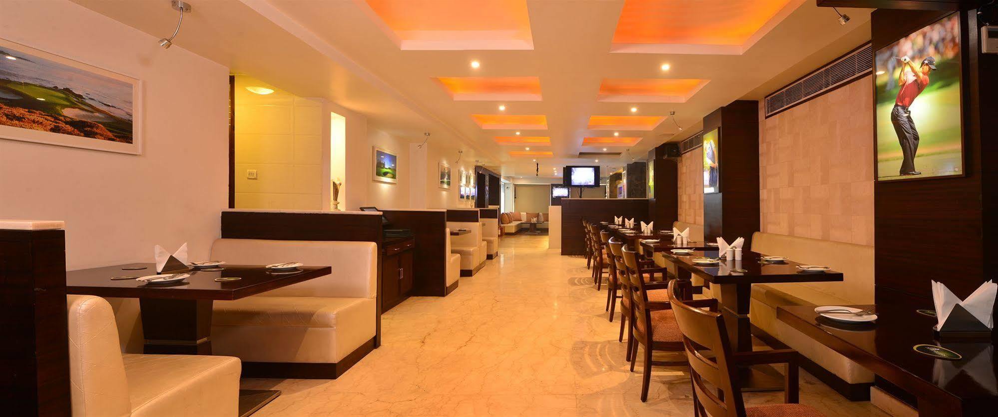 Hotel Le Roi Near New Delhi Railway Station Exteriör bild