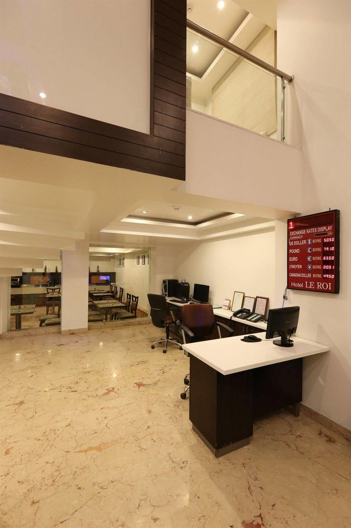 Hotel Le Roi Near New Delhi Railway Station Exteriör bild