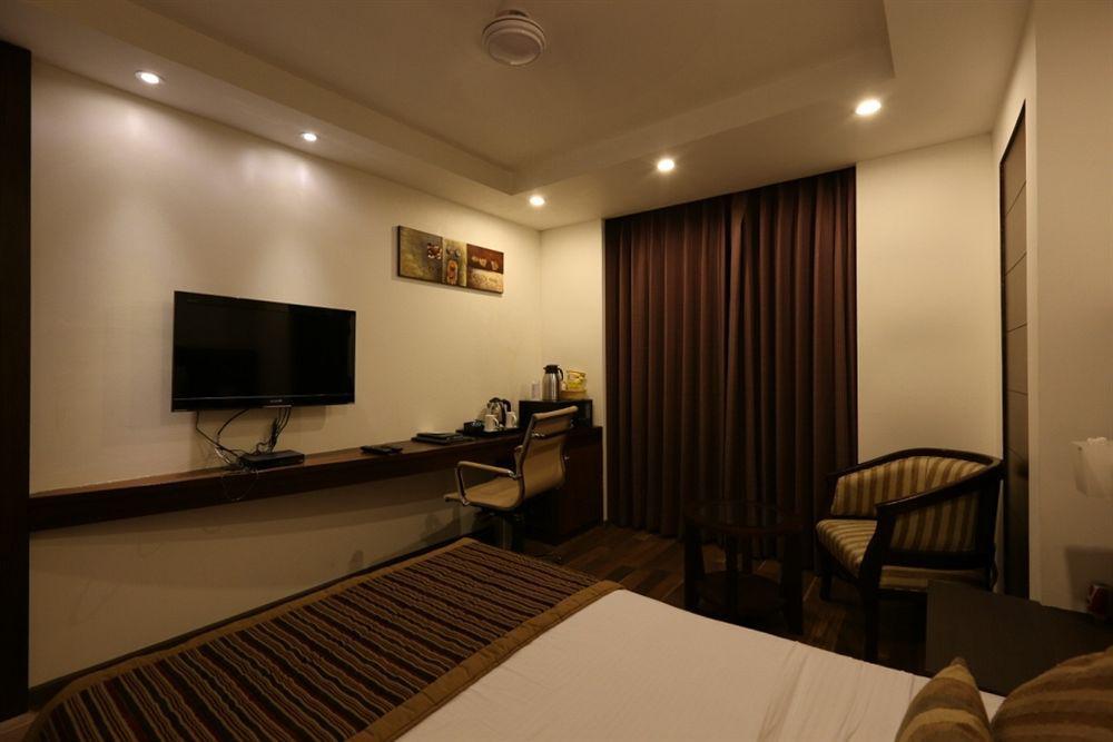 Hotel Le Roi Near New Delhi Railway Station Exteriör bild